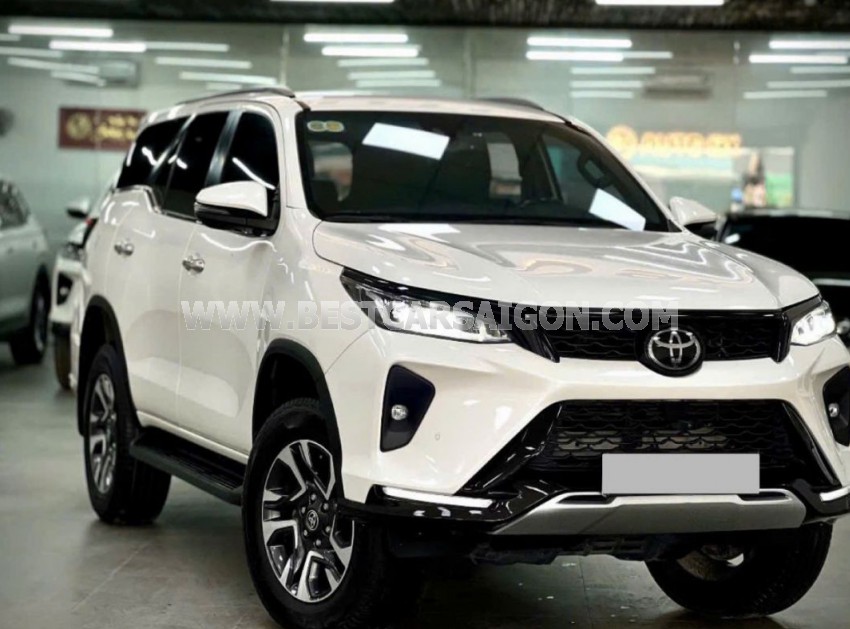 Toyota Fortuner 2.8V 4x4 AT Legender