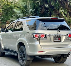 Xe Toyota Fortuner 2.7V 4X2 AT 2016