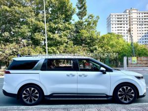 Xe Kia Carnival Signature 2.2D 2024